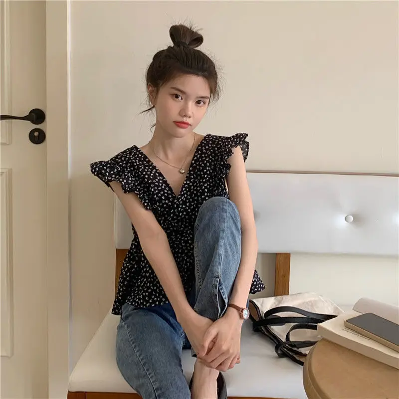 新品タグ付き♡花柄Ｖネックノースリーブブラウス 新品タグ付き♡花柄Vネックノースリーブブラウス