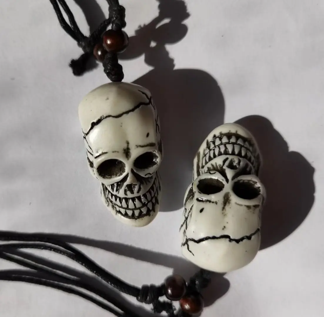 

12 pcs Resin Skeleton White Color Skull Pendant Necklaces Vintage Gothic Accessories Biker Women Men Jewelry Gift Party Decor