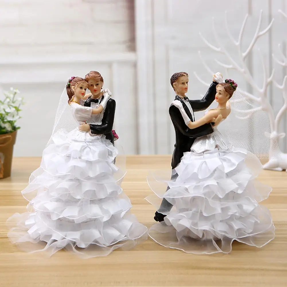 

Romantic Groom Bride Marry Resin Figurine Wedding Cake Topper Decoration Couple Dancing Doll Ornament Europe Wedding Decoration