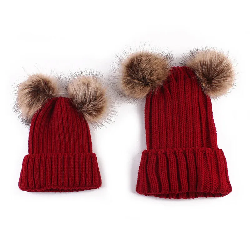 Mommy& Me/Зимний Теплый Вязаный мягкая шапка для маленьких мальчиков и девочек; шапки для мамы и дочки; Семейные комплекты с помпонами и меховым помпоном; распродажа шапок