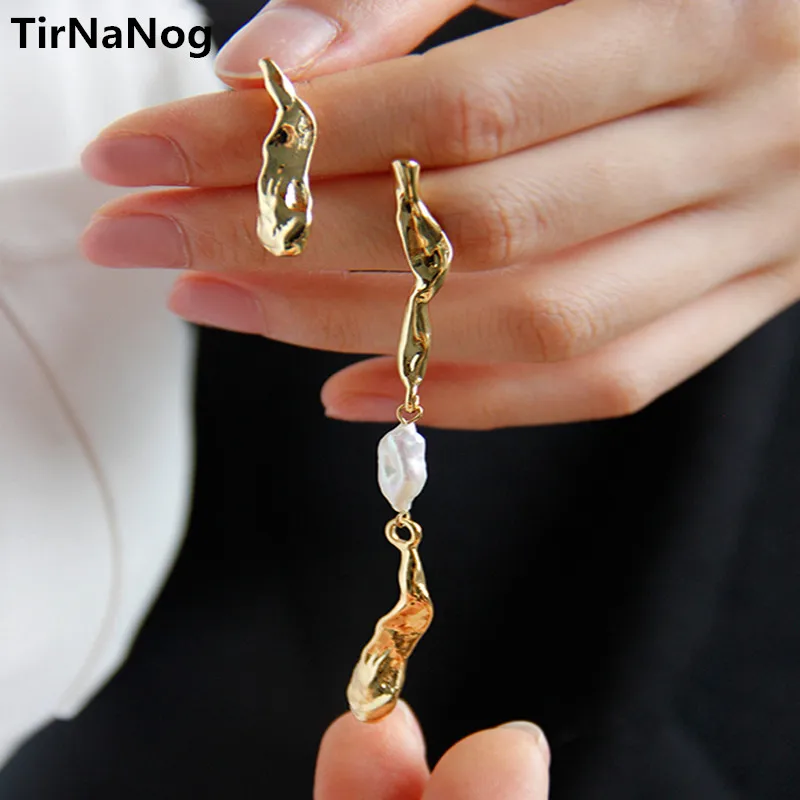 

Серьги-гвоздики с пресноводным жемчугом неправильной формы