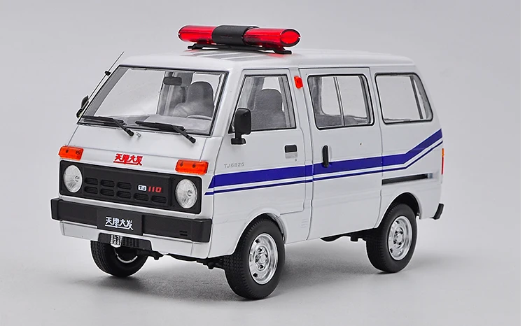 Цинковый сплав 1/18 литой под давлением Тяньцзинь DAFA HUALI TJ110(DAIHATSU) фургон такси вагон модель - Цвет: Police version