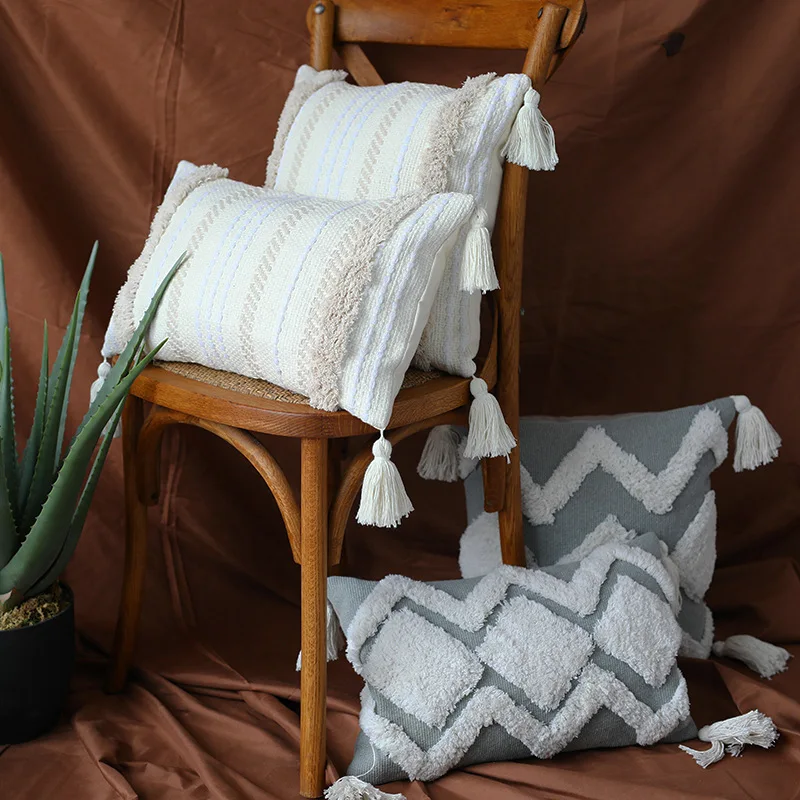 Дешево 45x45 см cojines decorativos para font b sofa b font Morocco Геометрическая черно белая ворсистая наволочка с кисточкой Рождественский чехол для подушки