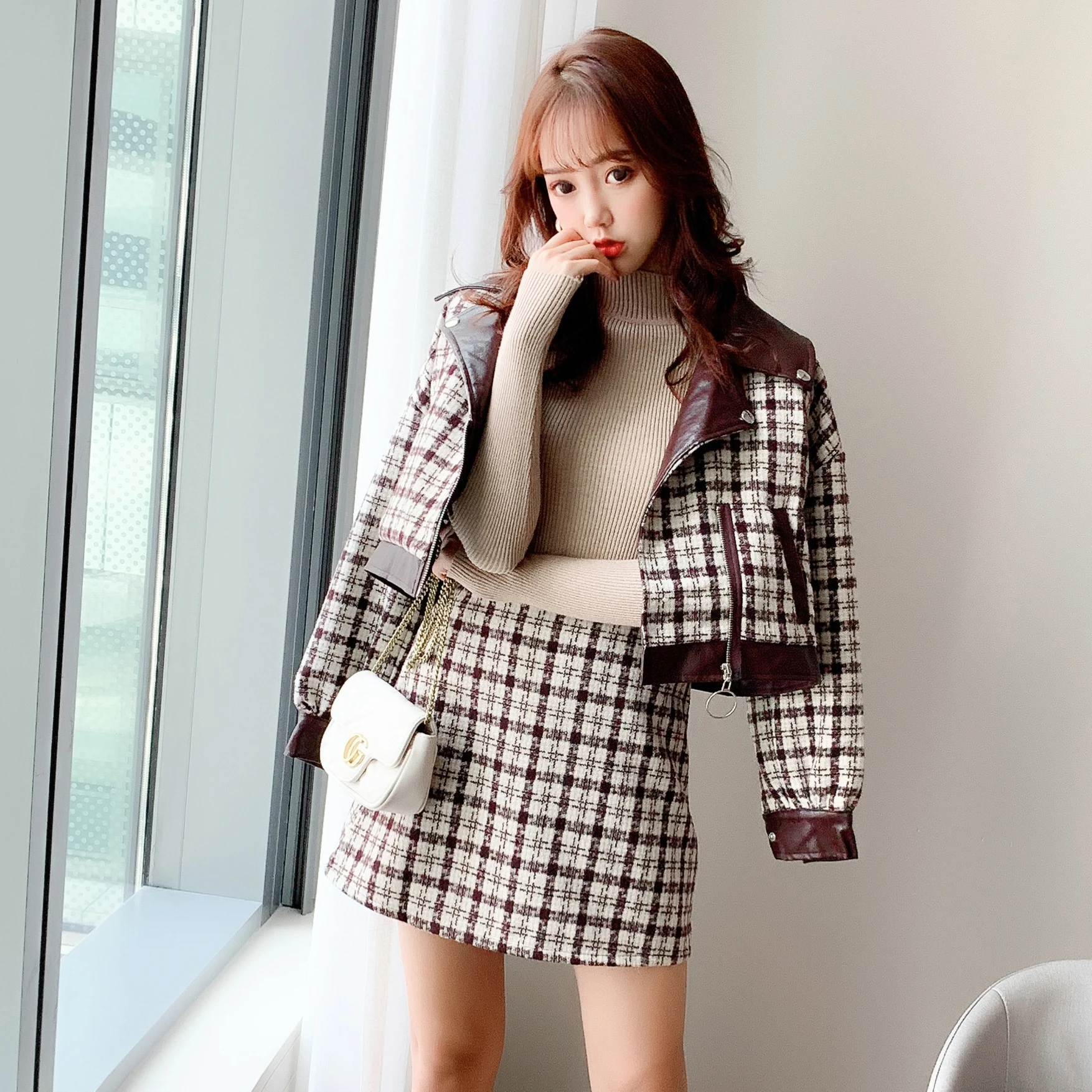 

2019 Winter Two Piece Set Women Vintage Classic Checked Patchwork PU Leather Hairy Cropped Jacket Coat and Mini Skirt Ulzzang