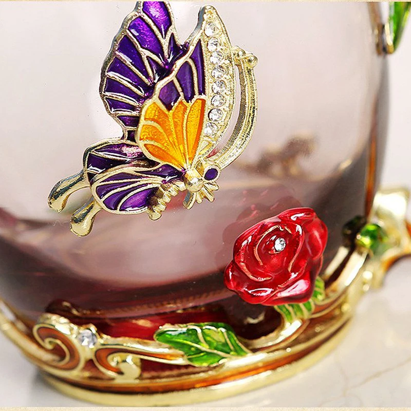 Billige Rot Blau Rose Emaille Kristall Tee Tasse Kaffee Becher Schmetterling Rose Gemalt Blume Wasser Cups Klar Glas mit Löffel Set perfekte Geschenk