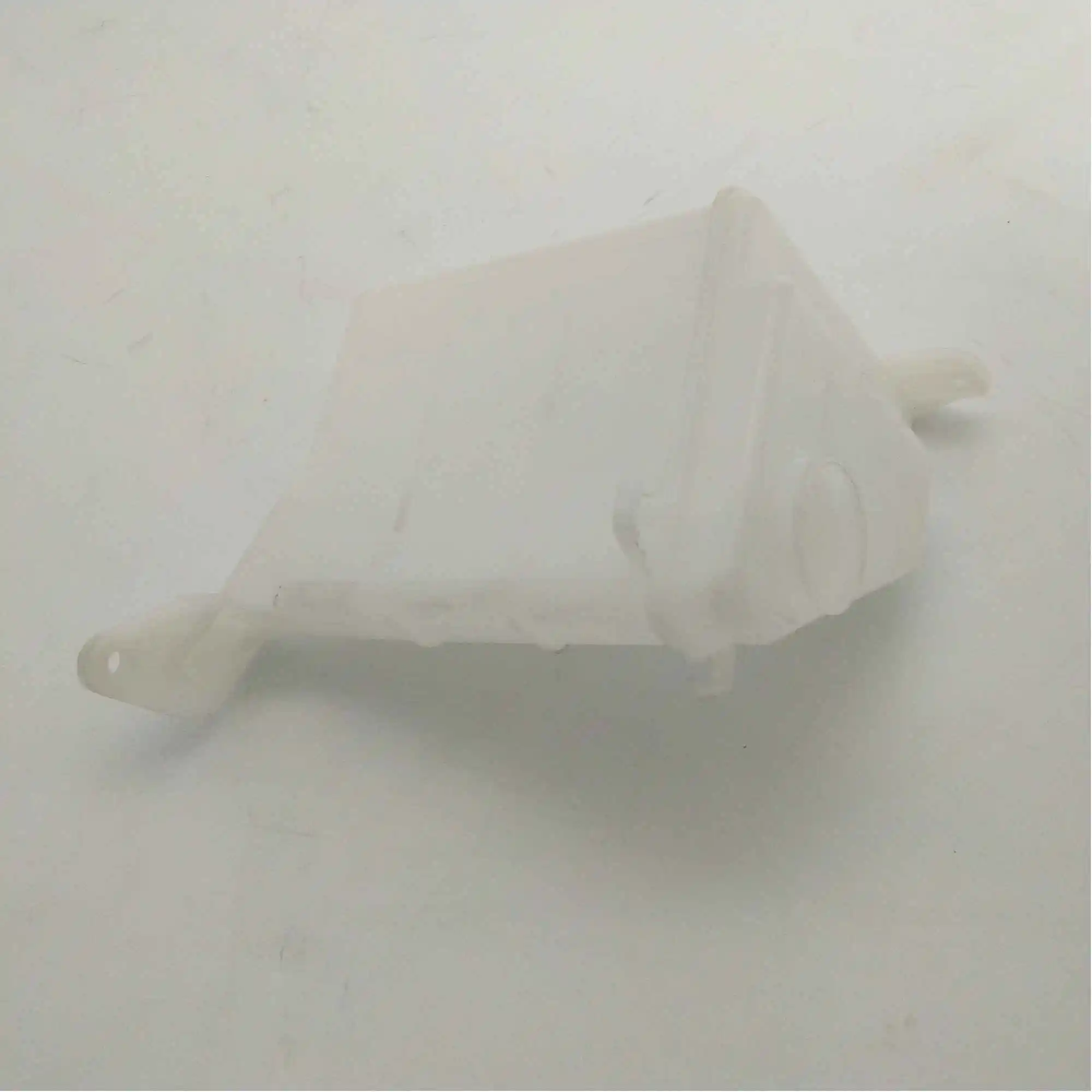 2543125100 Replacement Coolant Reservoir for hyundai
