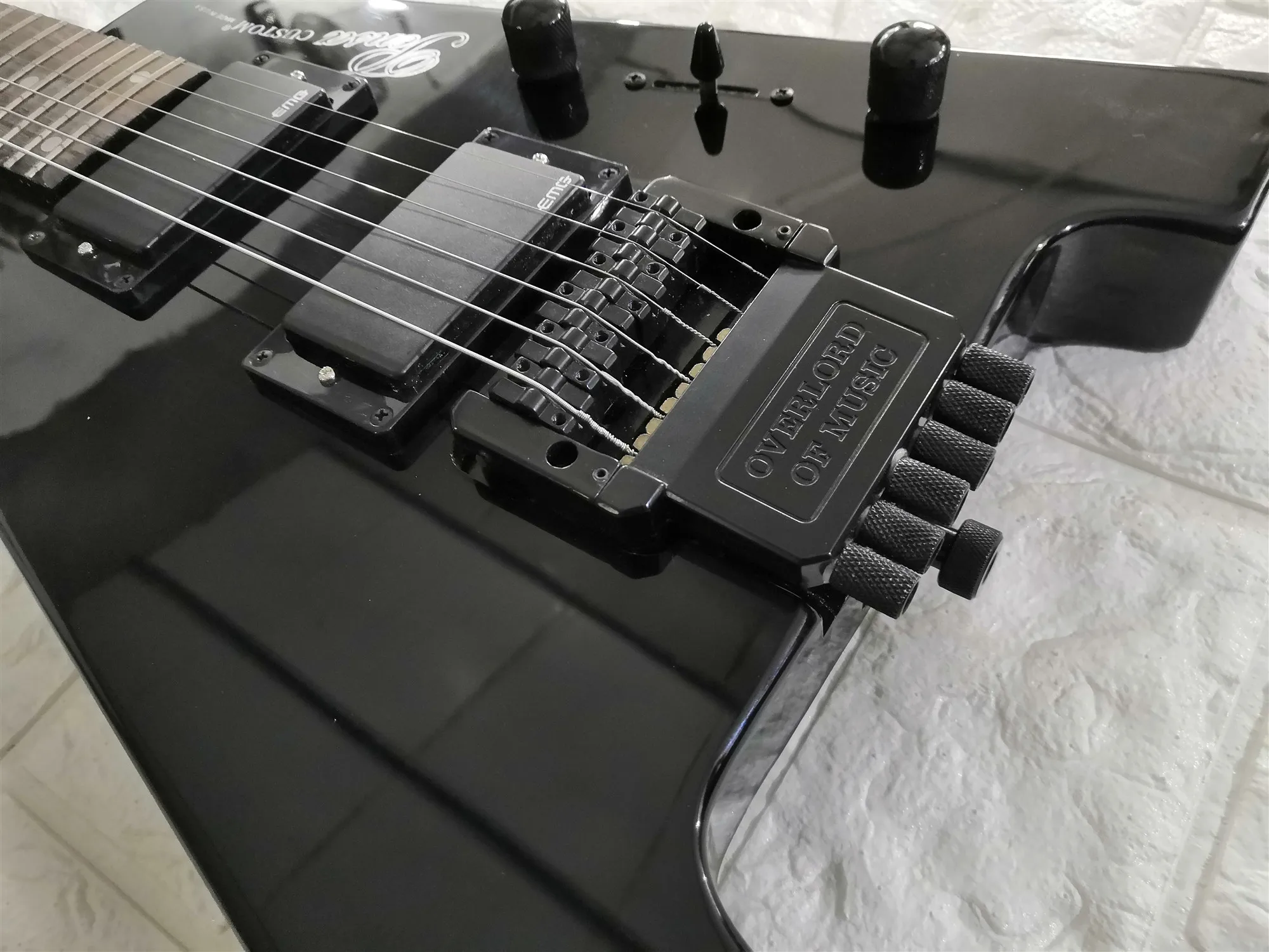 Черный цвет сплошной корпус из липы палисандр гриф, черные Hardwares HH звукосниматели безголовая гитара, индивидуальные! HL-7