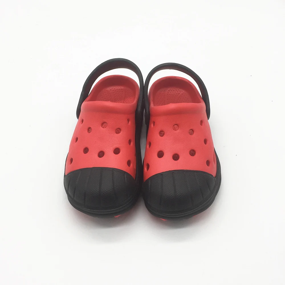 Детские летние сандалии; пляжная обувь для мальчиков; светильник CROC; сабо для маленьких детей; европейские размеры 26-31; американские размеры 7-12; Лидер продаж - Цвет: RED BLACK