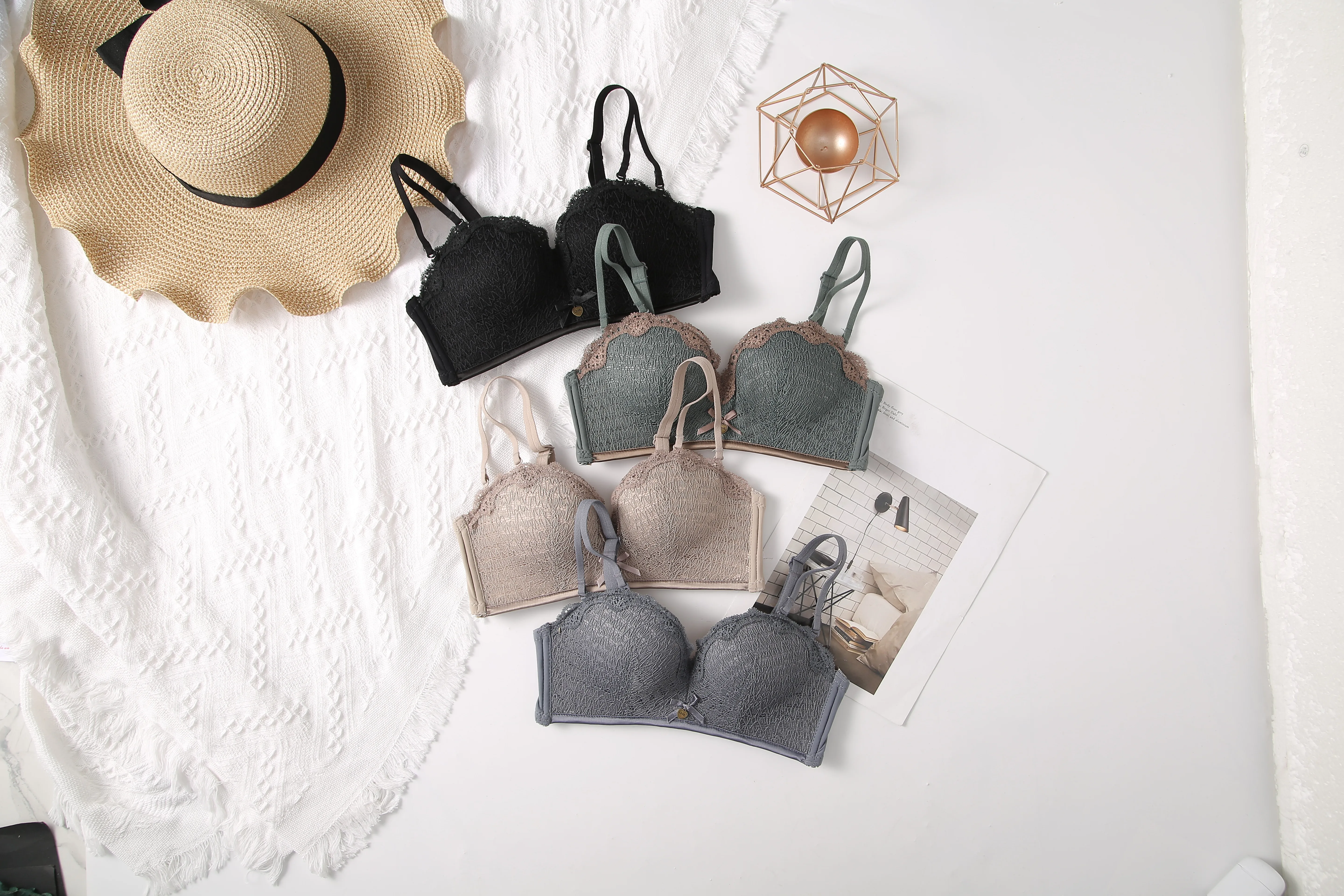 

Sexy Women's Underwear Bra Lightweight hollow French sexy lace without rim bra +panties Set new style bralette 32-38AB Universal