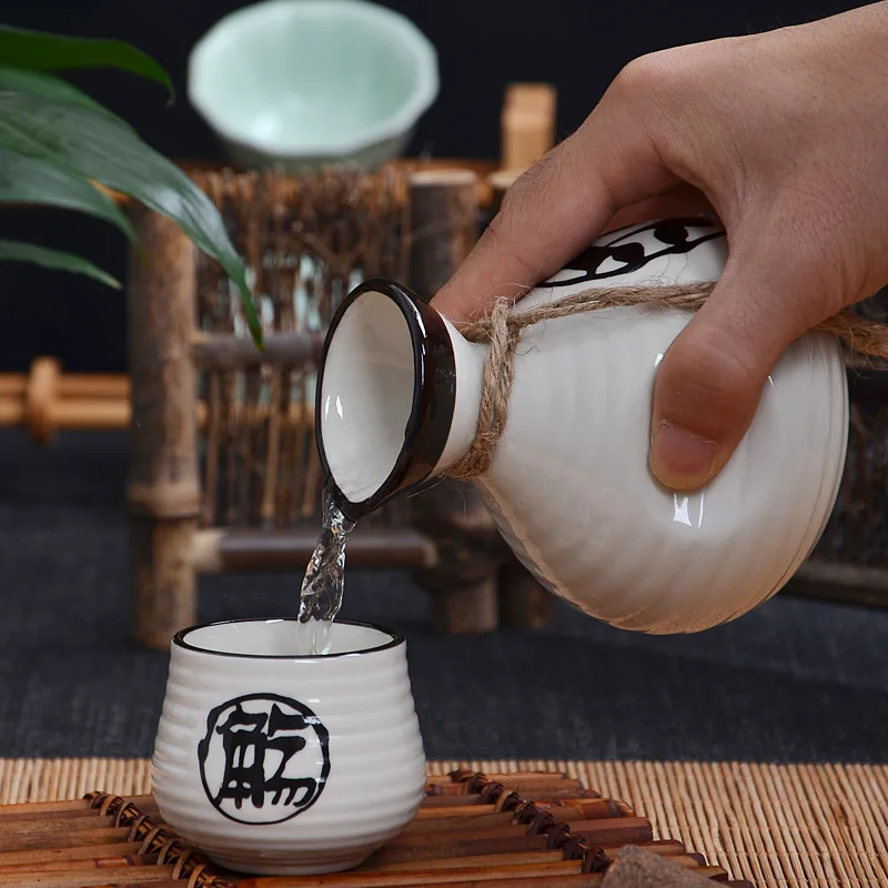 Ceramic Sake Set Vintage Ceramic Sake Pot 4 Cups Japanese Cuisine Spirit Bottle 250ml