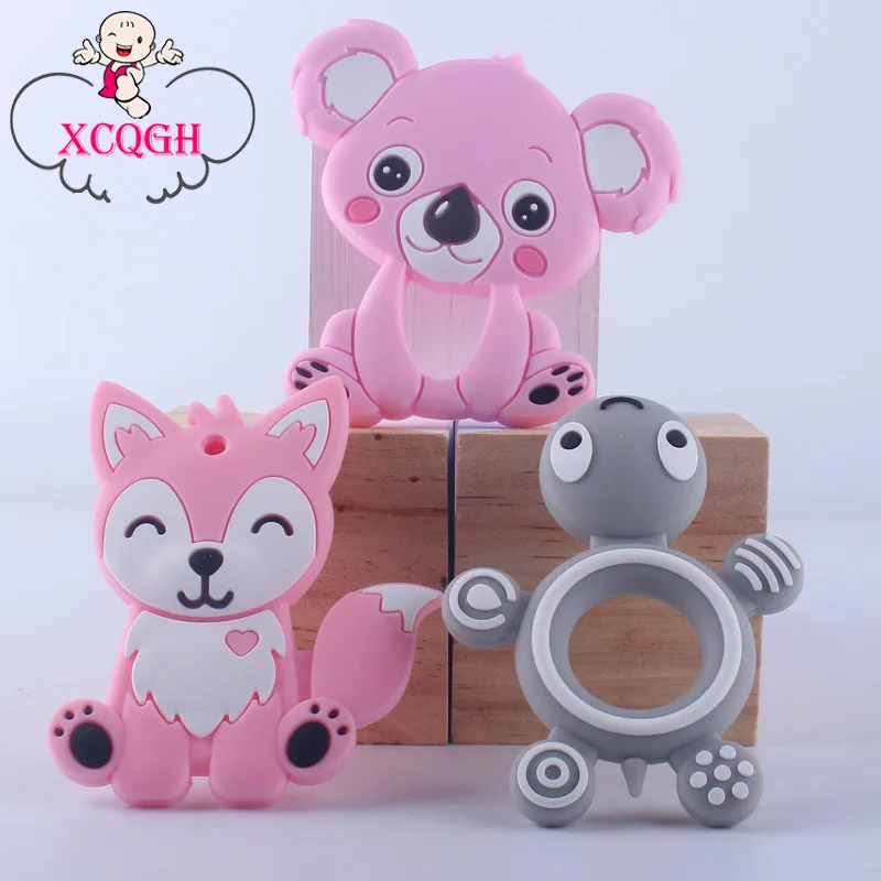 

XCQGH 1PCS Baby Silicone Molar Stick Silicone Animal Series Teether Koala Husky Dog Tortoise Infant Molar Toy Baby Teether