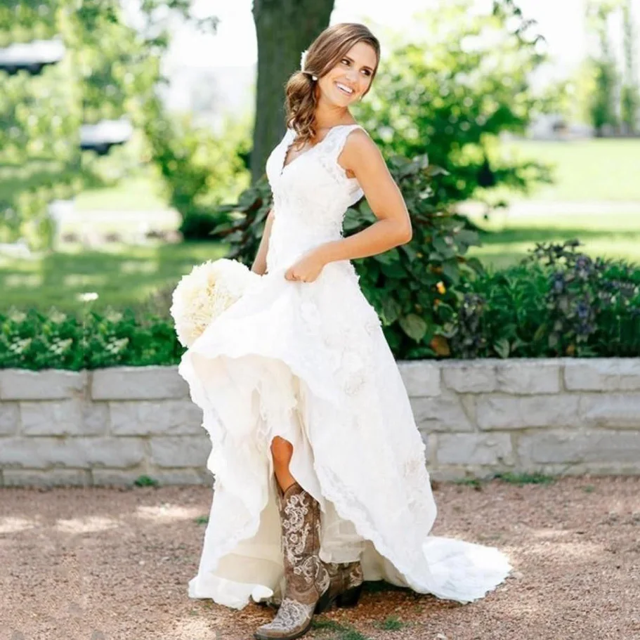 

2020 Sexy A- line Off The Shoulder Wedding Dresses Lace Appliques 3D Flowers Boho Bridal Dress Princess Wedding Gowns