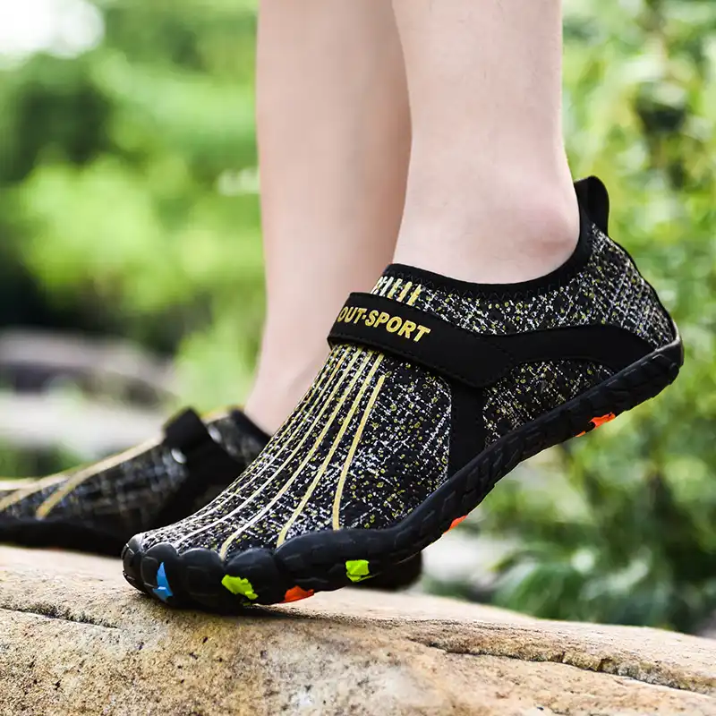 sapatilha para entrar no mar