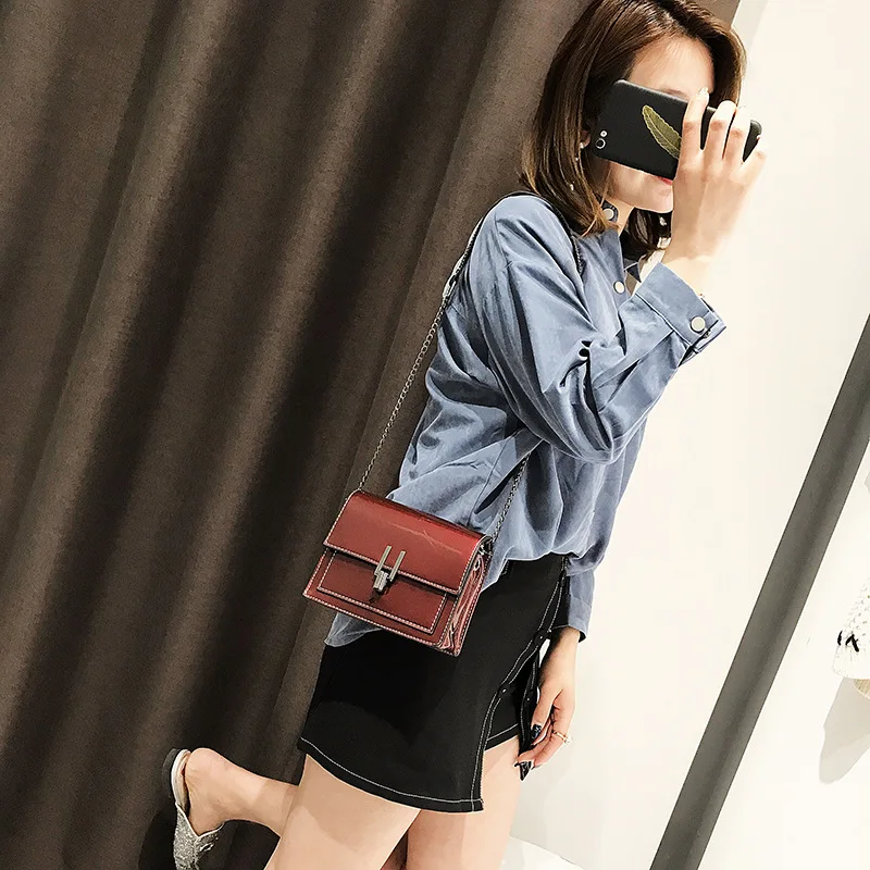 

Bag 2019 Spring New Style Trend of Fashion Fashion Paint Magnetic Snap Iron Chain Messenger Bag a-Piece