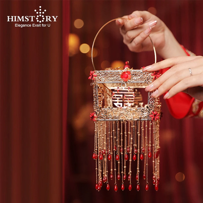 

HIMSTORY Chinese Bridal Gold Metal Lantern Wedding Bouquet Hand Holding Square Lantern Tassel Bride Bouquets Holder Bloemboeket