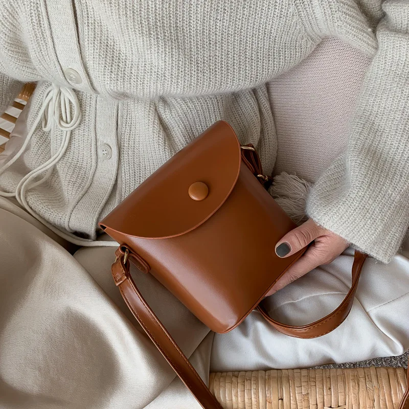 

Retro Bucket Bag Women's 2019 Autumn And Winter New Style Simple CHIC Wide-Strap Crossbody Bag Online Celebrity Small Black Bag