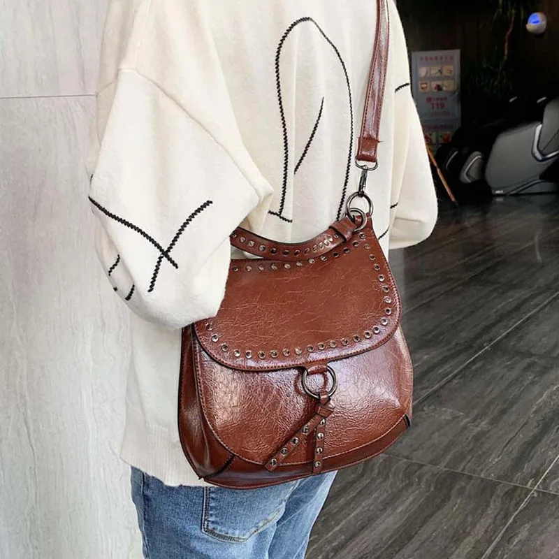 

Vintage Saddle Rivets Handbags Women Crossbody Bags 2020 New Ladies Designer Shoulder Messenger Bags Totes Female Purses