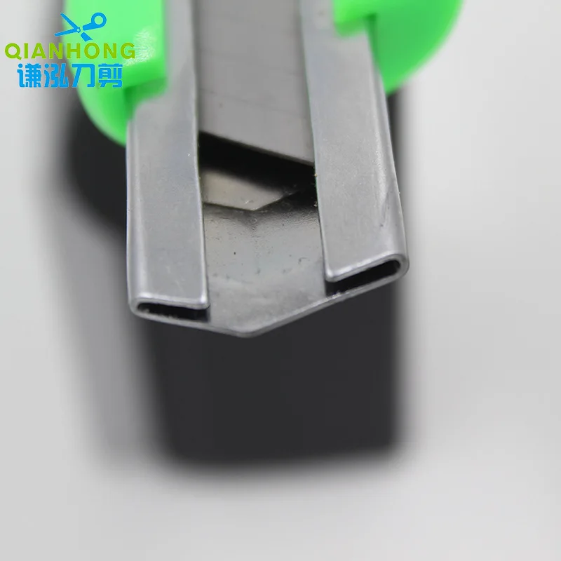 Office Stationery Household Kitchen Knife Lock Safe Gear Grinding Cutting Paper Stripping Knife Wholesale