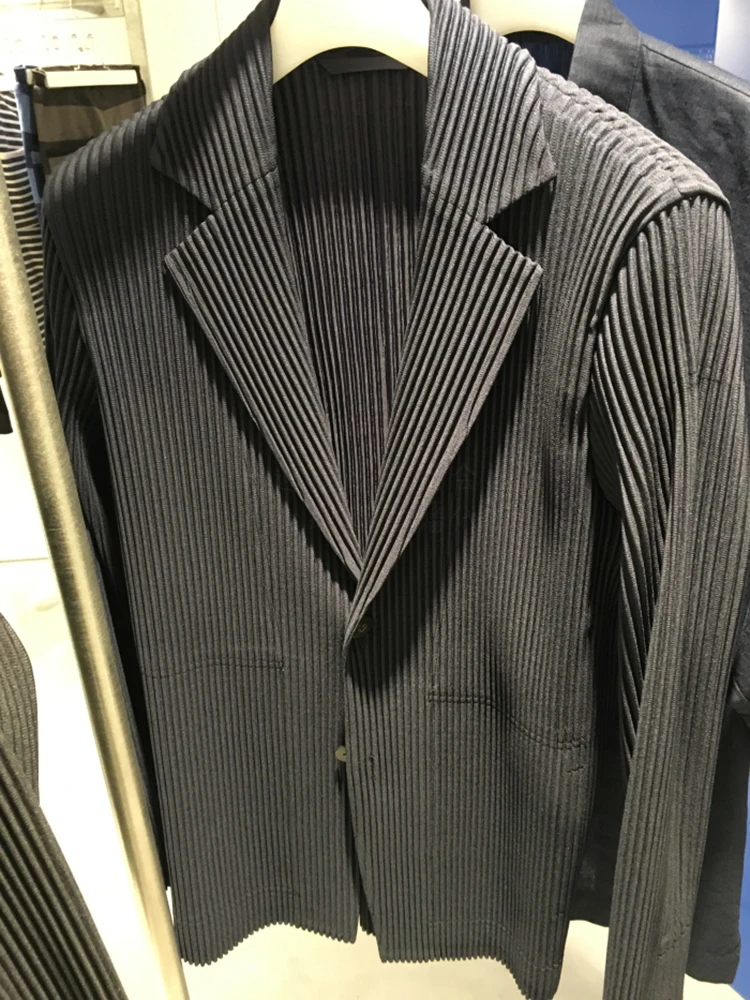 3 ○ ISSEY MIYAKE 3ボタン テーラードジャケット 紳士服 メンズ／ジャケット＆コート／ジャケット＆ブルゾン