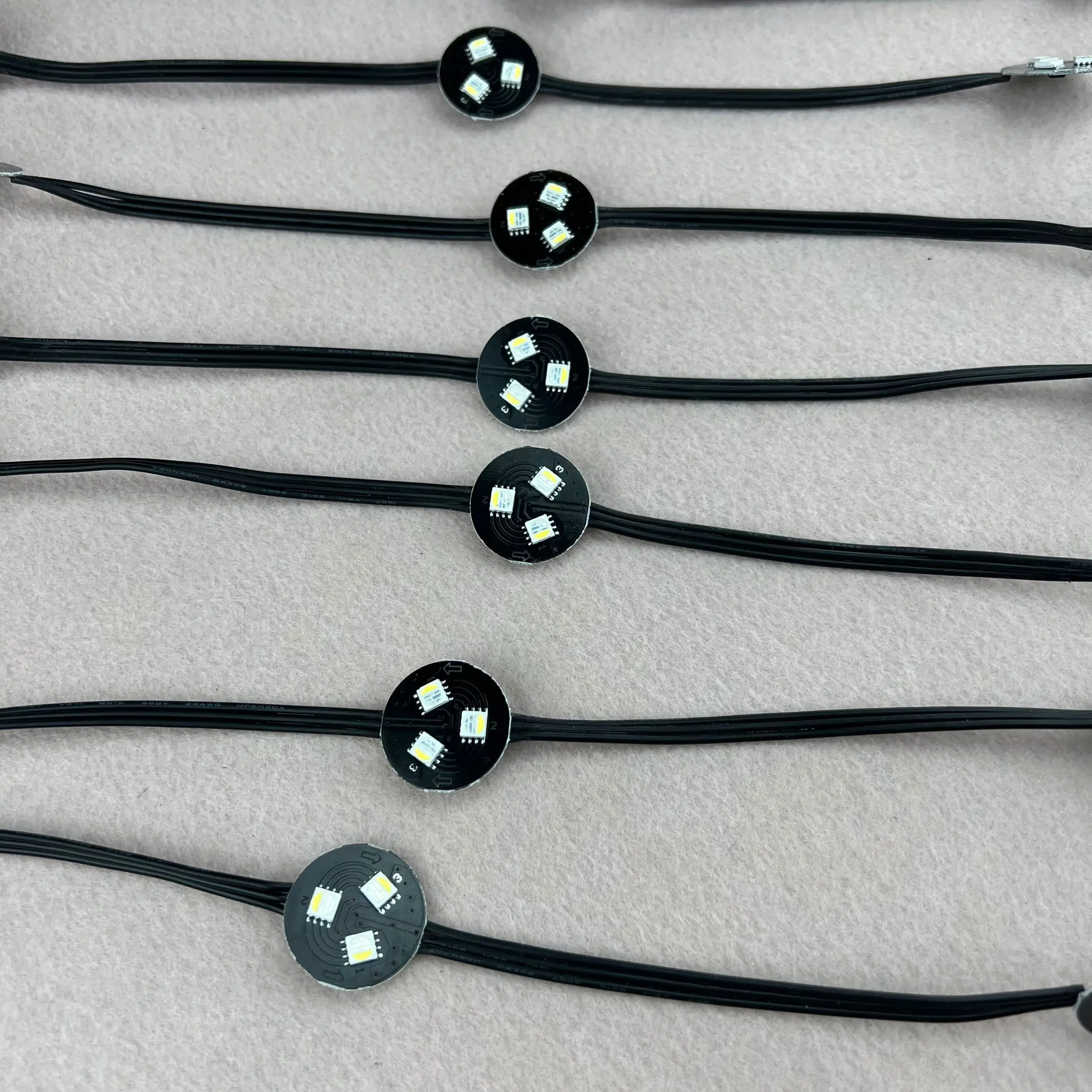 TM1814 IC RGBW pixel module;DC12V 20pcs/set 26mm PCBA(3 LEDs);0.9W;non-waterproof;all black wire;10cm wire spacing led icicle christmas lights String Lights