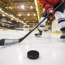 2 шт. Высококачественная Хоккейная Шайба для хоккея, прочная тренировочная шайба для хоккея, идеально балансирует со льдом, со встроенными уличными роликами, тренировка хоккея