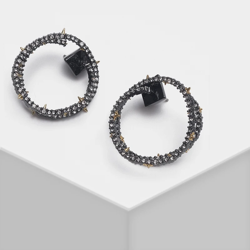 

Circle design fashionable shiny drop earrings