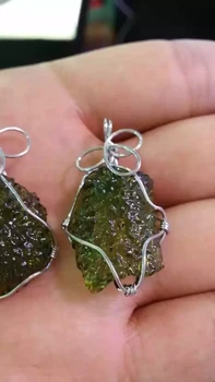 

Hot Sale A++ Natural Moldavite green aerolites crystal stone pendant energy apotropaic4g-6g/ lot+ free rope Unique Necklace