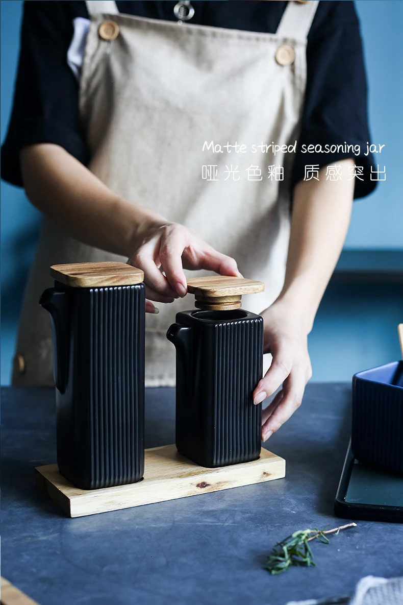 Скандинавский полосатый керамический бак для приправ, бутылка для масла, кухонный солонка, набор, легкая Матовая коробка для приправ, акация, деревянная крышка
