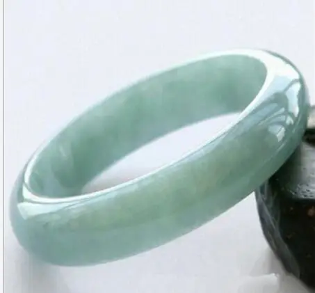 

Beautiful Light Green Jade Bangle Chinese Hand Carved Jade Bracelet AAA++++
