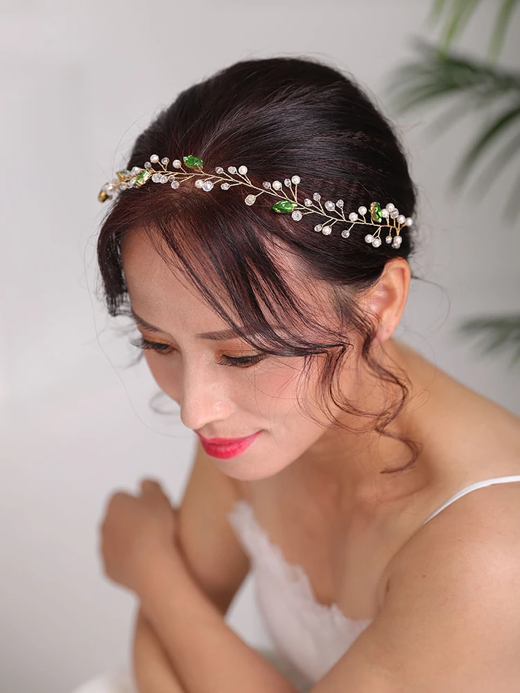 Женская повязка на голову с кристаллами золотистая или зеленая Свадебная в