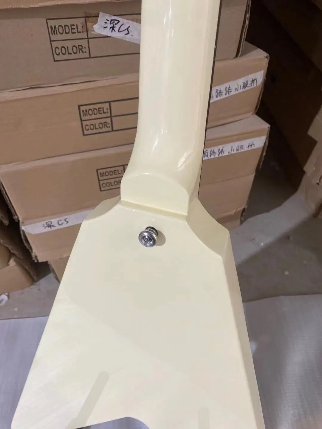 Fly-V Electric Guitar Cream Yellow Color Mahogany Body Rosewood Fingerboard High Quality Guitarar Free Shipping