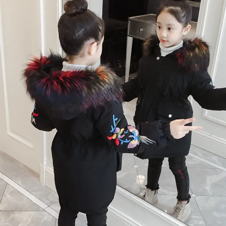 Зимние куртки для девочек; коллекция года; Модное теплое плотное зимнее пальто для девочек; высокое качество; парка с меховым воротником и вышивкой; пальто