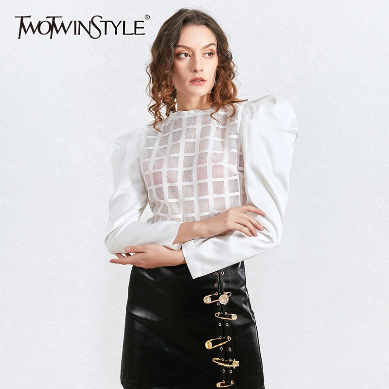 Женская блузка в полоску TWOTWINSTYLE с круглым вырезом пышными рукавами на молнии