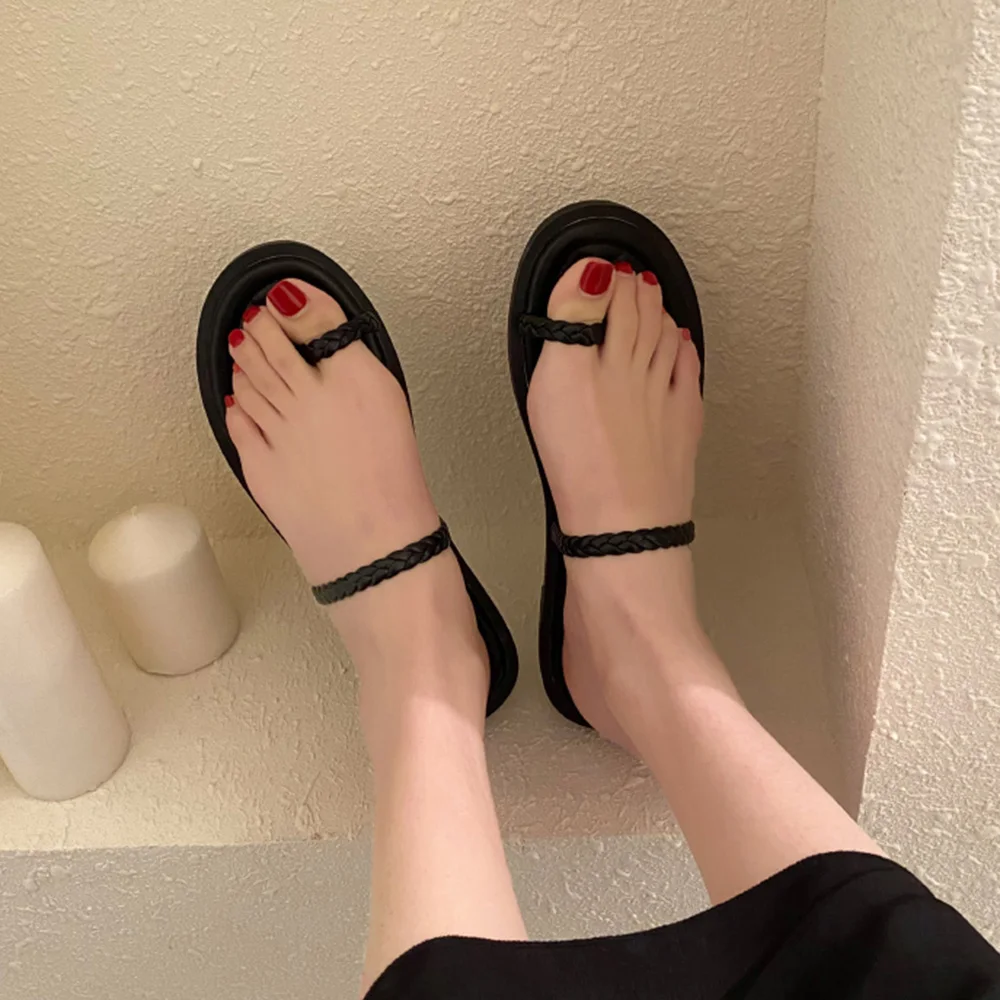 

Korean Japanese Slippers Clip Toe Slippers Women Summer Wearable Female Casual Flat Sandals Classic Simple Women's Slippers