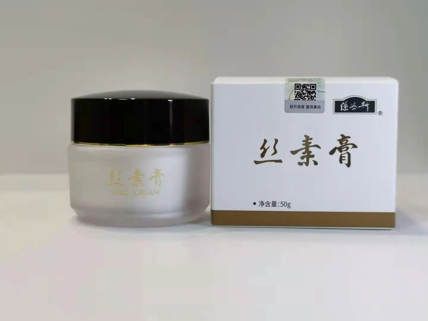

Smiss 100% Fragrance Silk Day And Night Cream Moist Sooth Whiten Remove Winkles Sensitive Skin Solution 50g