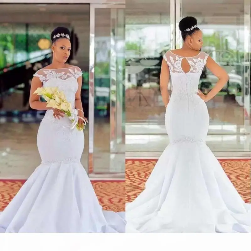 

Платье с кружевной аппликацией и вырезом «русалка»