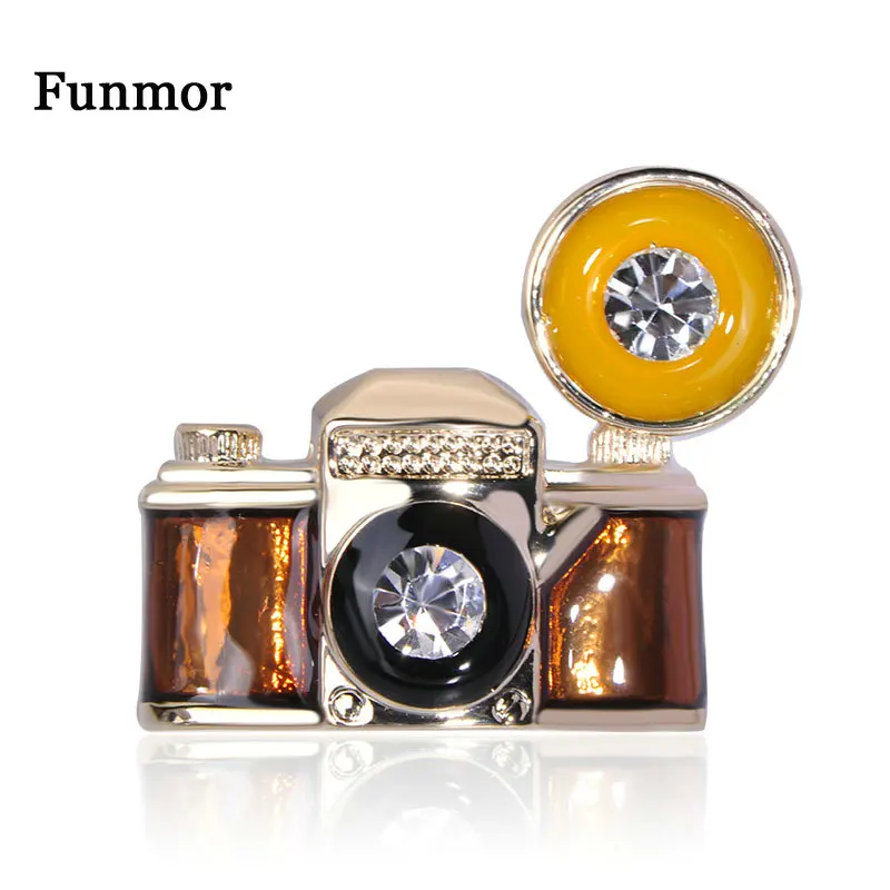 

FUNMOR Vintage old Camera Shape Brooch Antique Gold Color Enamel Retro Crystal Brooches Parents Kids Anniversary Gift Hijab Pins