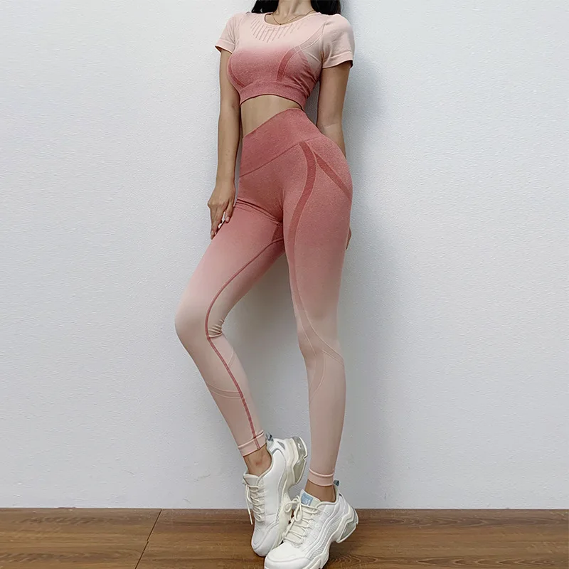 

New Seamless Yoga Suit Gradient Seamless Knitted Hip Elastic Fitness Short Sleeve Women
