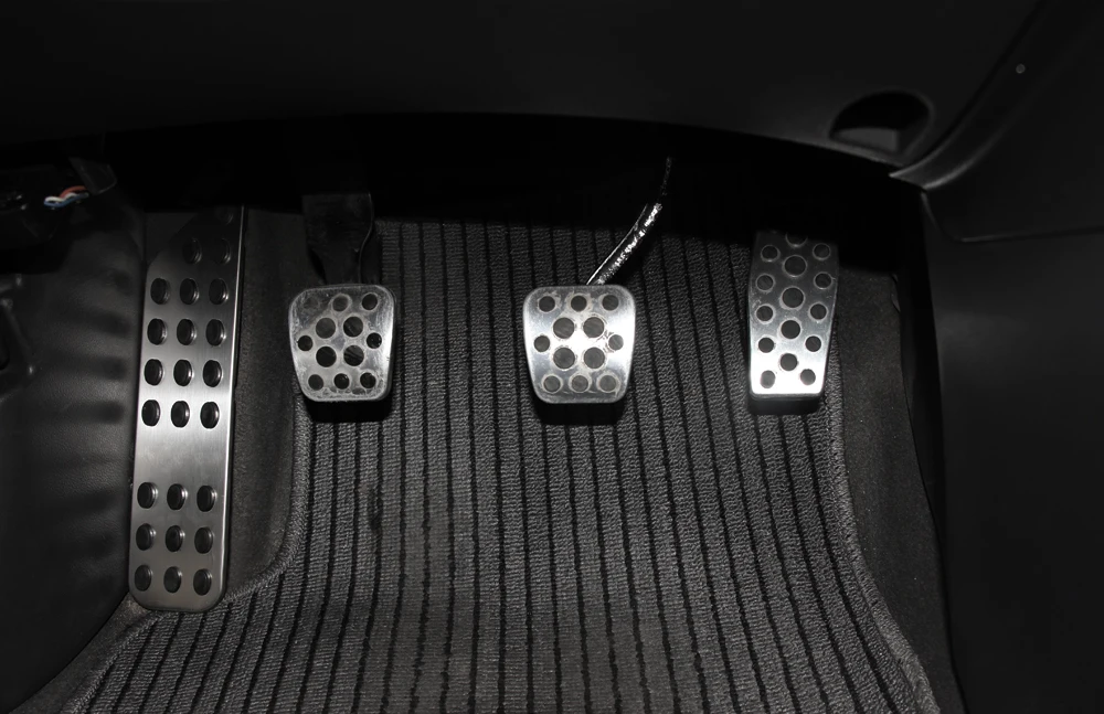 Педали газ тормоз на автомате. Муфта газ тормоз. Fca000001 vag накладки на педали мкпп. 8n1064200. Педали газ и тормоз на механике.