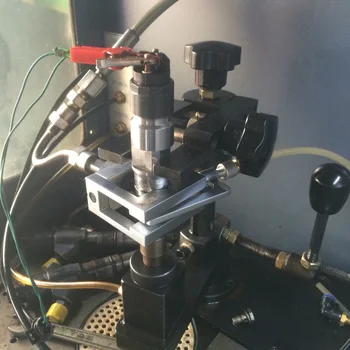 

Auto Common Rail Injector Clamping Tool Universal Grippers Diesel Oil return Device for Bos-ch series Injectors