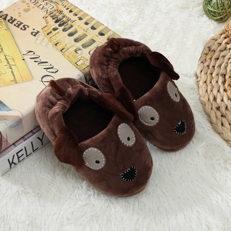 Тапочки для маленьких мальчиков; теплая плюшевая обувь с героями мультфильмов; зимняя домашняя обувь для маленьких детей; домашняя обувь с мягкой резиновой подошвой для мальчиков; обувь с изображением щенка и медведя