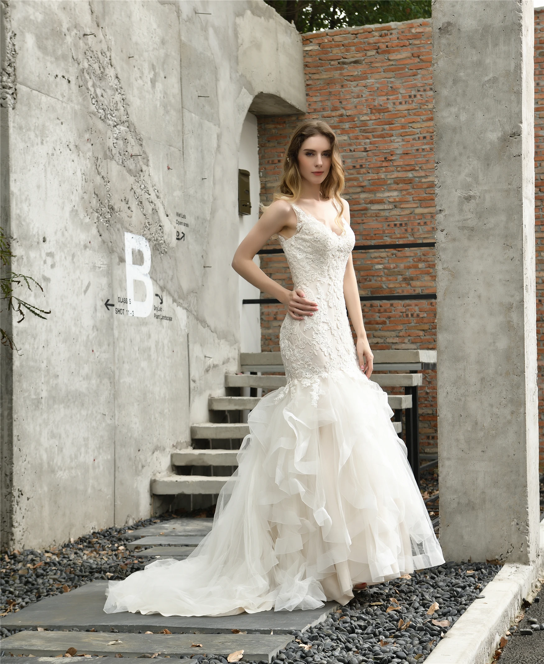 

Boho Deep V Neck Sleeveless Wedding Dresses 100% real photo buttons on back Beaded Pearl ivory-Champagne vestido de noiva