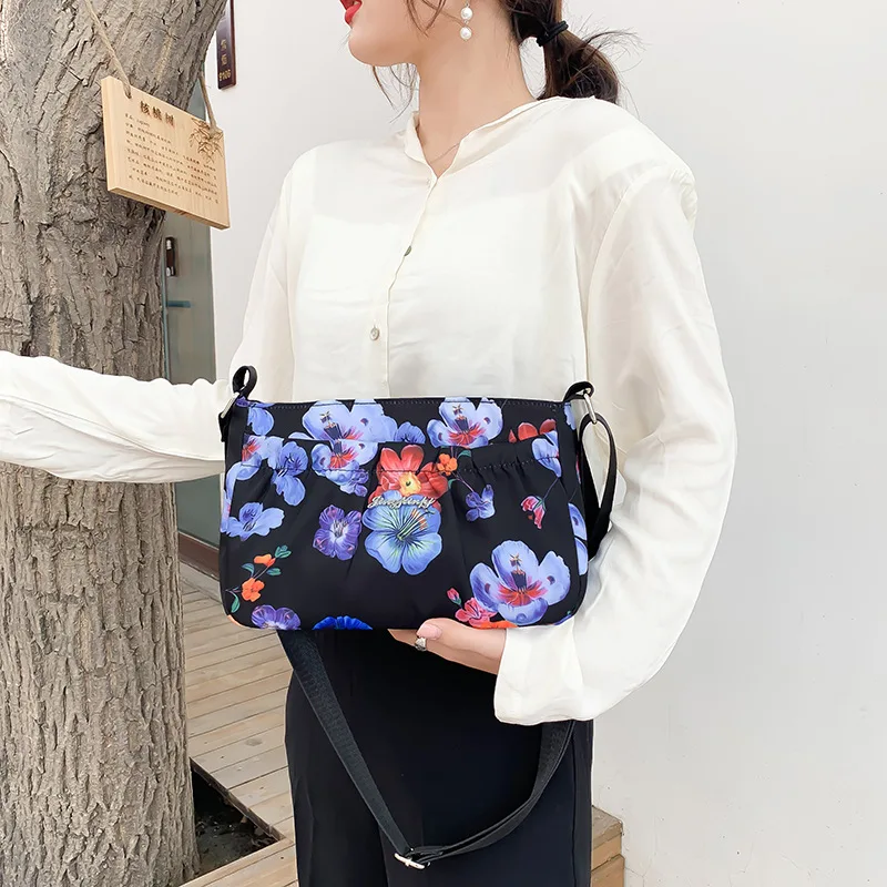 

Lightweight Versatile Fashion Printed Women's Single-shoulder Bag Mom Shopping Going to Work Nylon Waterproof Oblique Bag