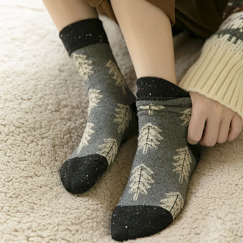 Рождественские носки, женские зимние утепленные носки с маленькой елкой, вязаные носки унисекс, сочетающиеся цвета, эластичные теплые носки Harajuku