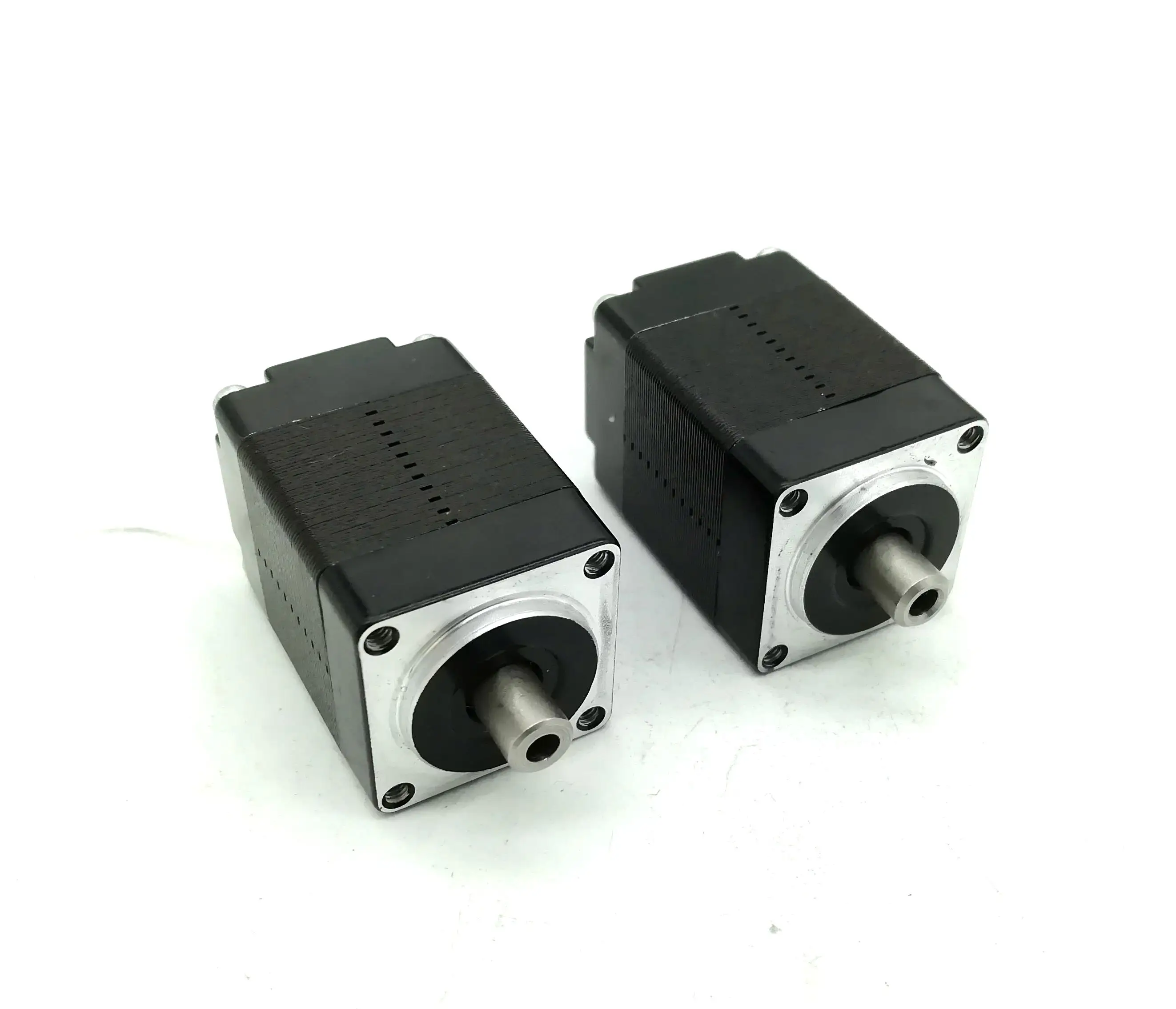 Шаговый двигатель с полым валом Nema8 вал 5 мм полый Диаметр 2 мм|hollow shaft stepper motor|stepper