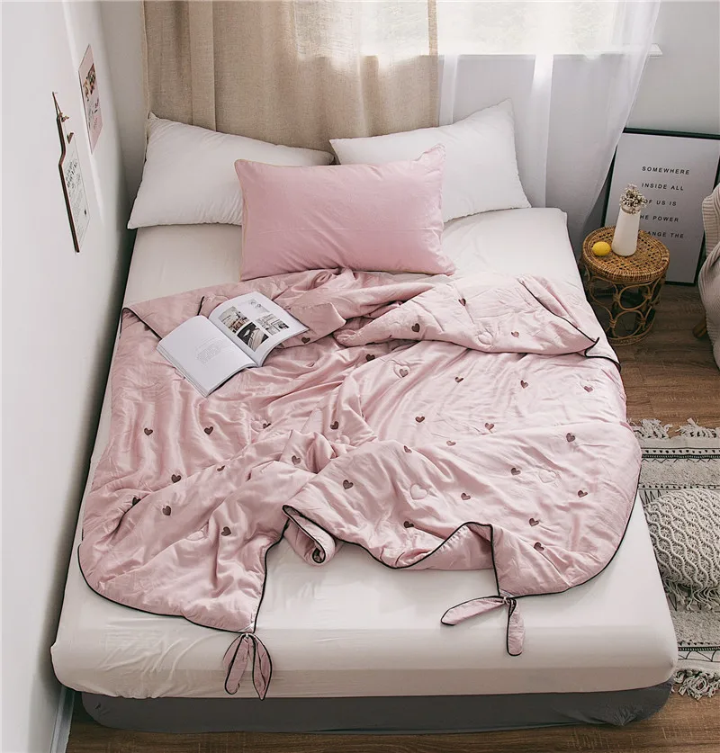 Pink Однотонное летнее тонкое стеганое одеяло с простой вышивкой Love Tencel, воздухопроницаемое одеяло с милым бантиком, свежий ворс, одеяло, простое модное нежное - Цвет: Pink