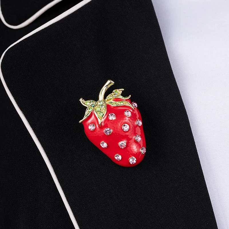 QrhYK Enamel Red Color Strawberry Brooches For Women Summer Style Fruit Accessories Hat Bag Jewelry Wedding Pins Good Gift | Украшения и