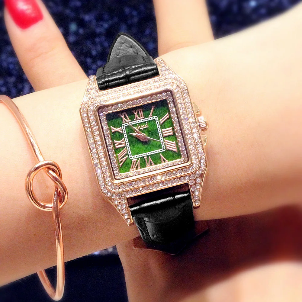 

Hot Elegant And Simple Personality New Square Diamond Women's Watch Waterproof Watch Quartz Watch Strap 30mm Surprise Gift