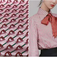 Стрейчевая ткань Тяжелая шелковая ткань брендовая розовая цепочка с лошадью принт рубашка платье шелкопряда шелковая ткань сатин-стрейч для модного дизайна