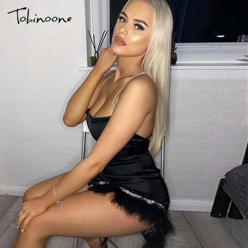 Goedkoop Tobinoone Spaghetti Strap Ruches Sexy Zomer Jurk Vrouwen Diamonds Strapless Bodycon Mini Jurk Backless Veren Party Dress